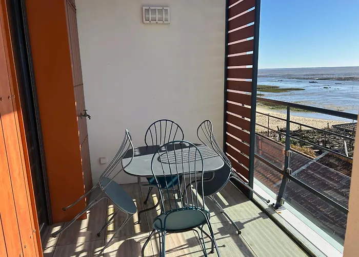 T2 Vue Apartment
